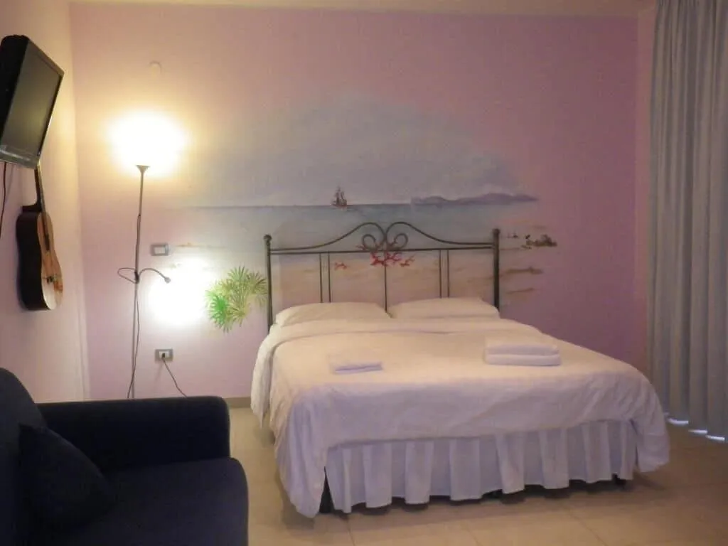 Room, Elisart, Alghero