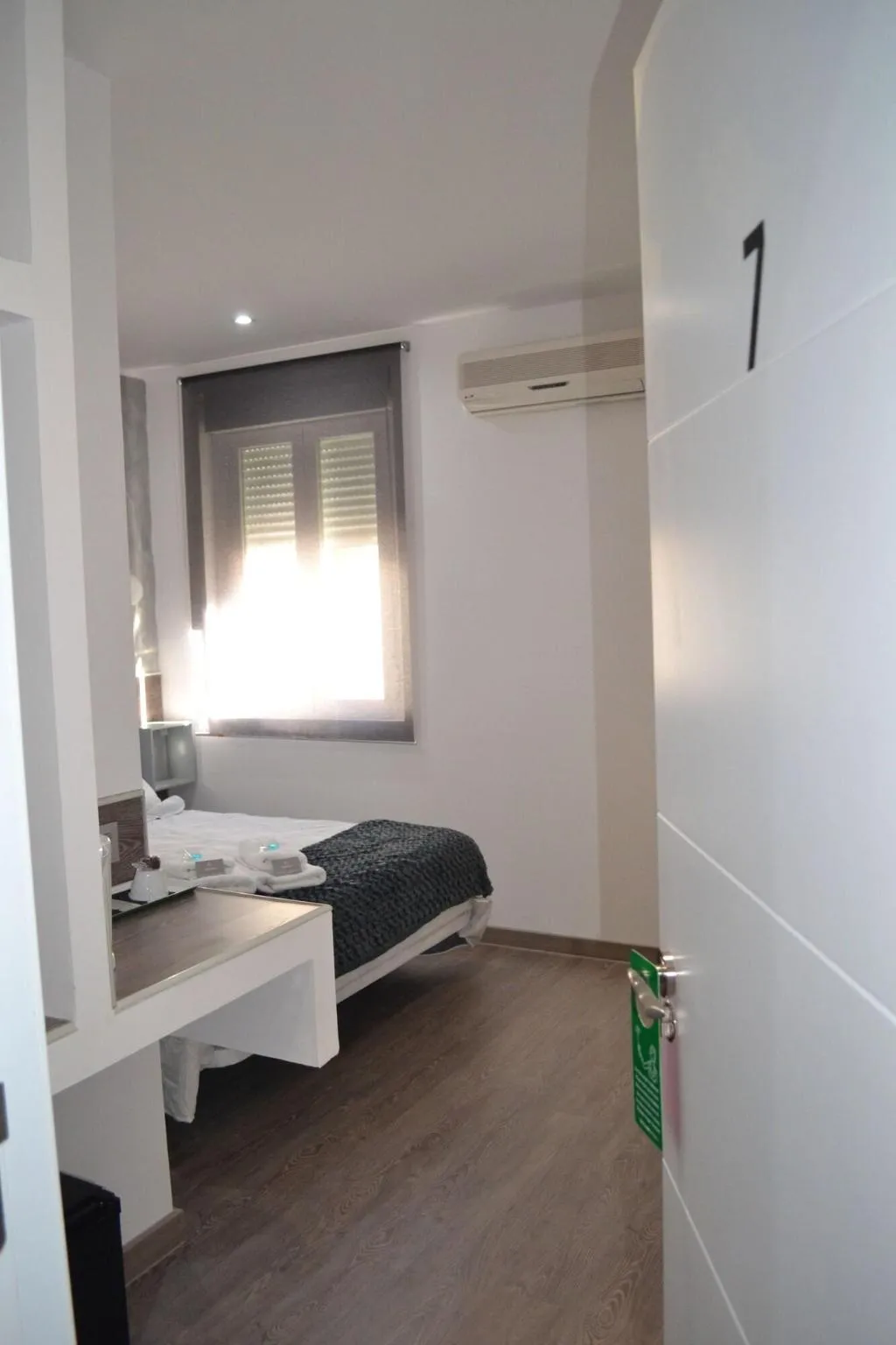 Room, Hostal Meyra, Madrid