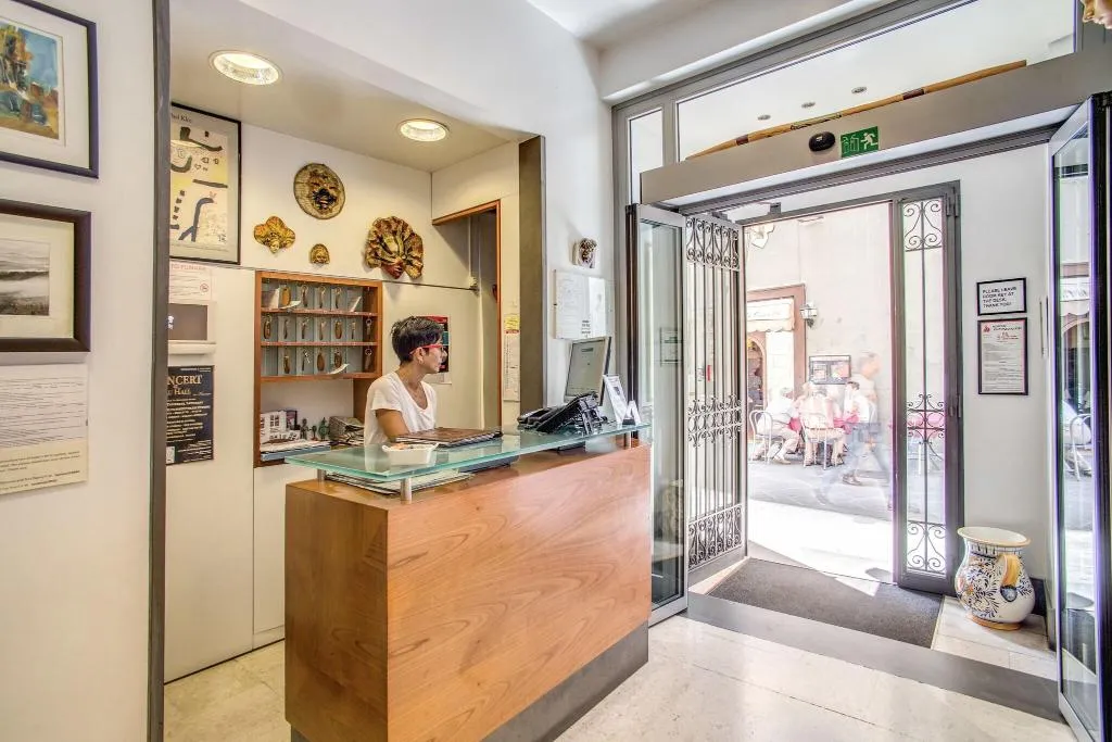 Lobby, Hotel Nuova Italia, Florence