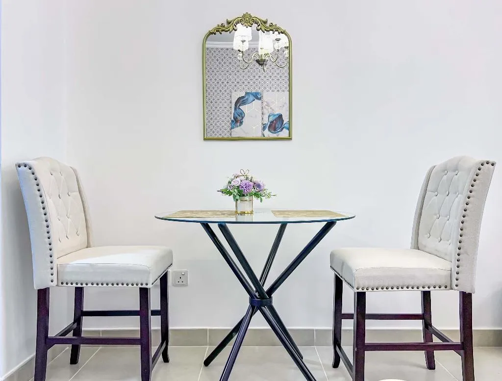 STUDIO BUSINESS Room, Goldcrest Executive, Dubai