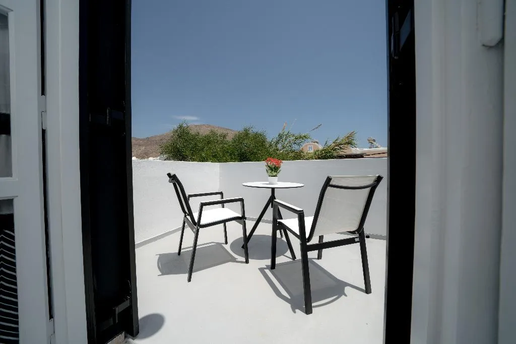 FAMILY ROOM TWO BEDROOMS TWO BATHROOMS Room, Divelia, Santorini