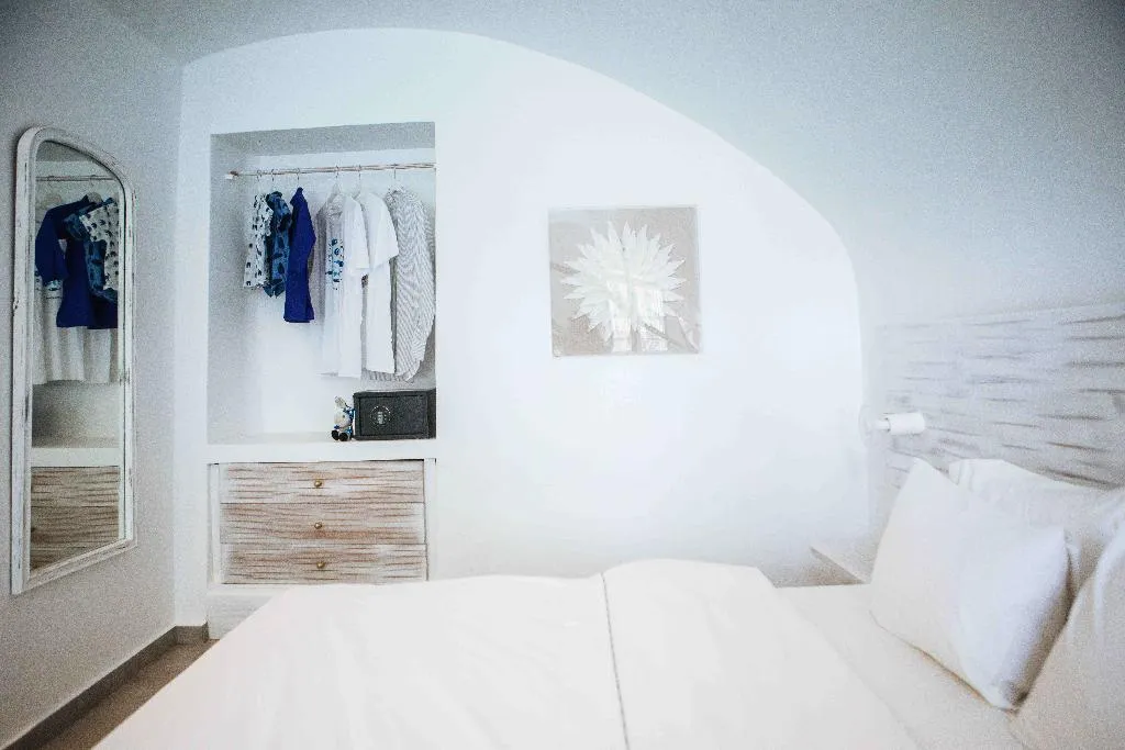 QUADRUPLE THREE BEDS Room, The Museum Project Oia, Santorini
