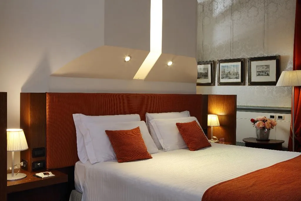 JUNIOR SUITE STANDARD Room, Ruzzini Palace, Venice