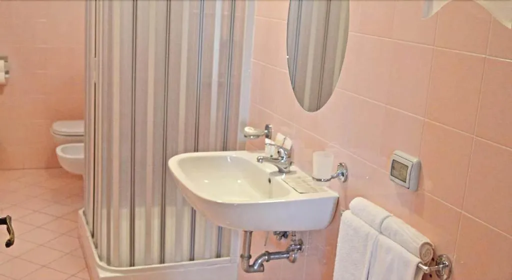 Room, B&B Sirentum, Naples