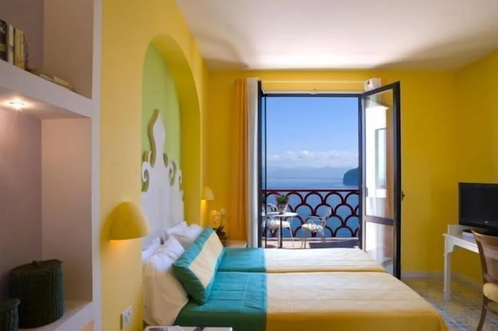 Double or Twin CLASSIC SEA VIEW Room, Minerva, Naples