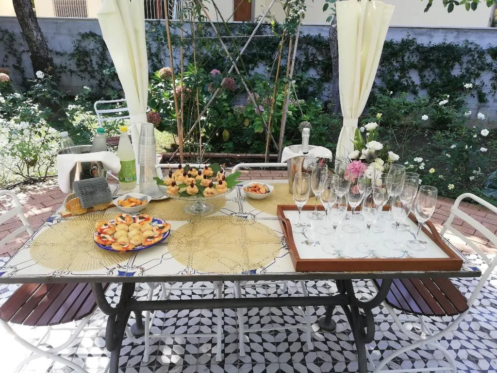 Sports and Entertainment, Villa Manning Relais, Naples