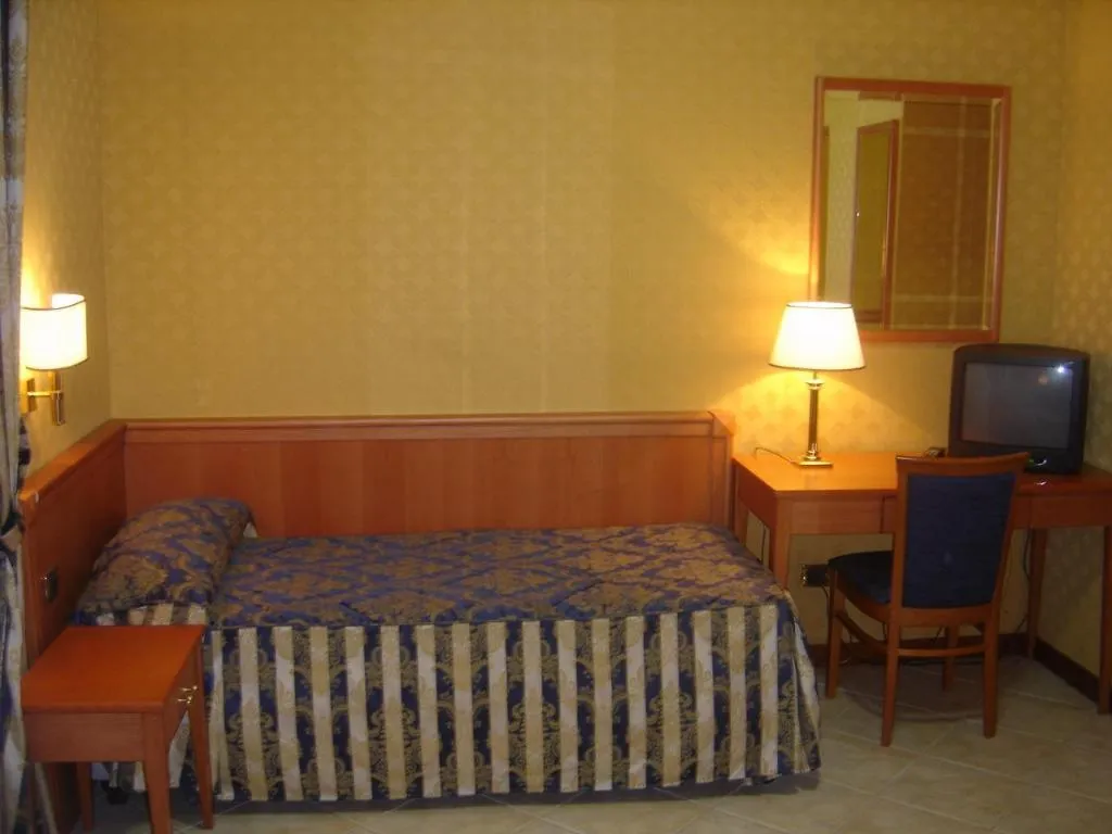 DOUBLE SINGLE USE STANDARD Room, Mariano, Rome
