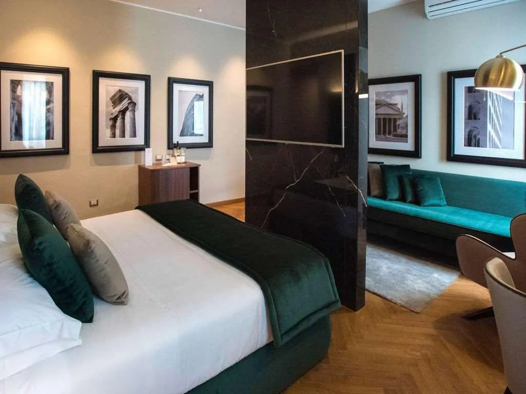 Room, Antico Albergo del Sole al Pantheon, Rome
