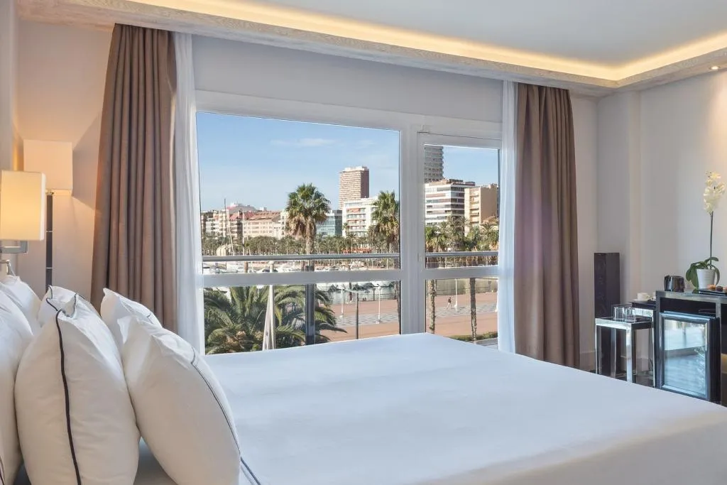 JUNIOR SUITE EXECUTIVE Room, Melia Alicante, Costa Blanca