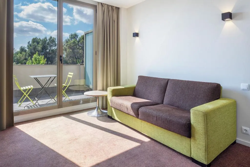 JUNIOR SUITE GARDEN VIEW Room, B&B Hotel Barcelona Sant Cugat, Barcelona
