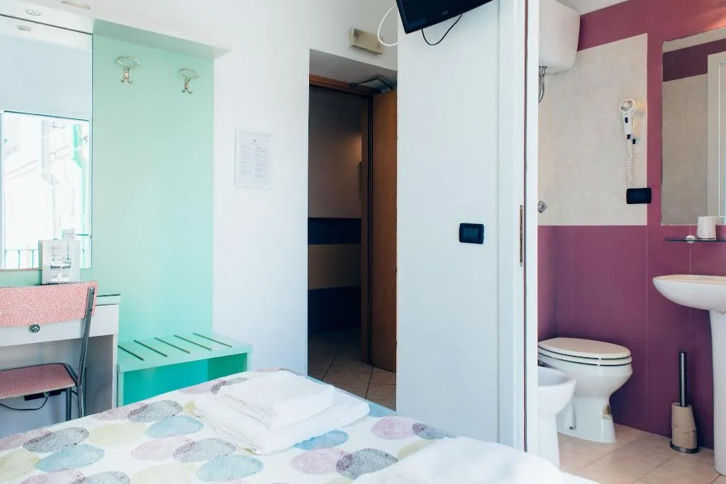 Room, The Beehive, Naples