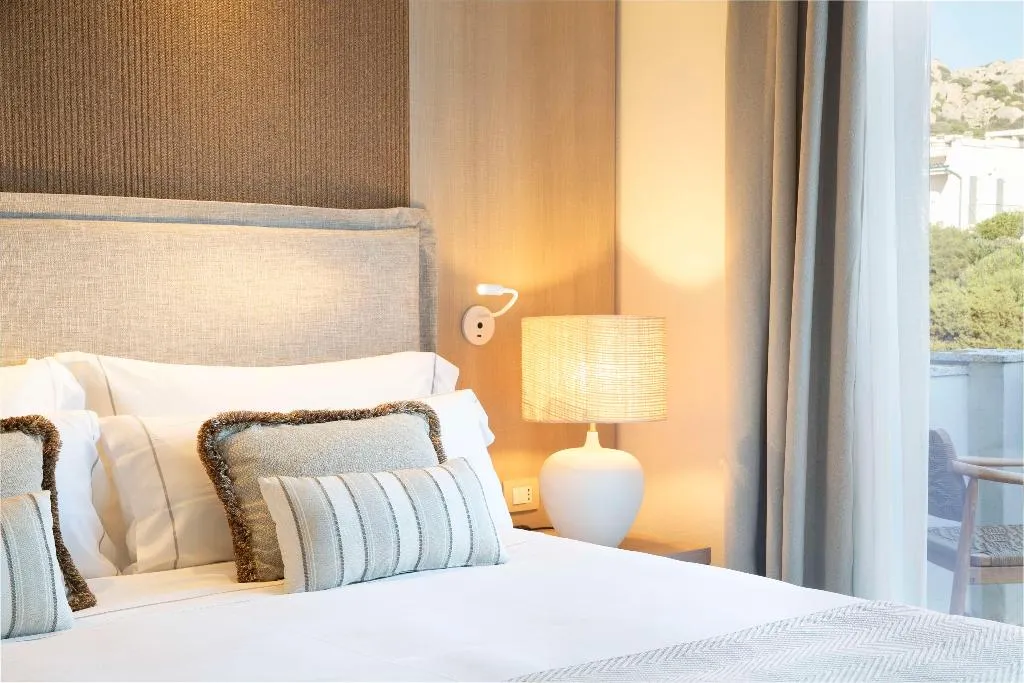 DOUBLE DELUXE KING BED Room, Mangia's Santa Teresa Sardinia, Curio Collection, Olbia