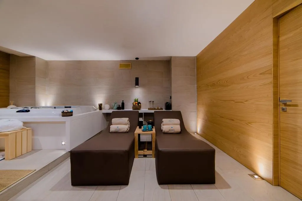 Sports and Entertainment, Cumeja Beach Club & Hotel, Naples