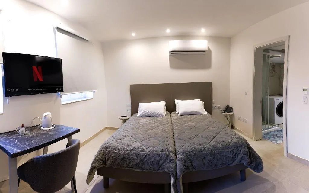 Room, The Central Guesthouse, Malta