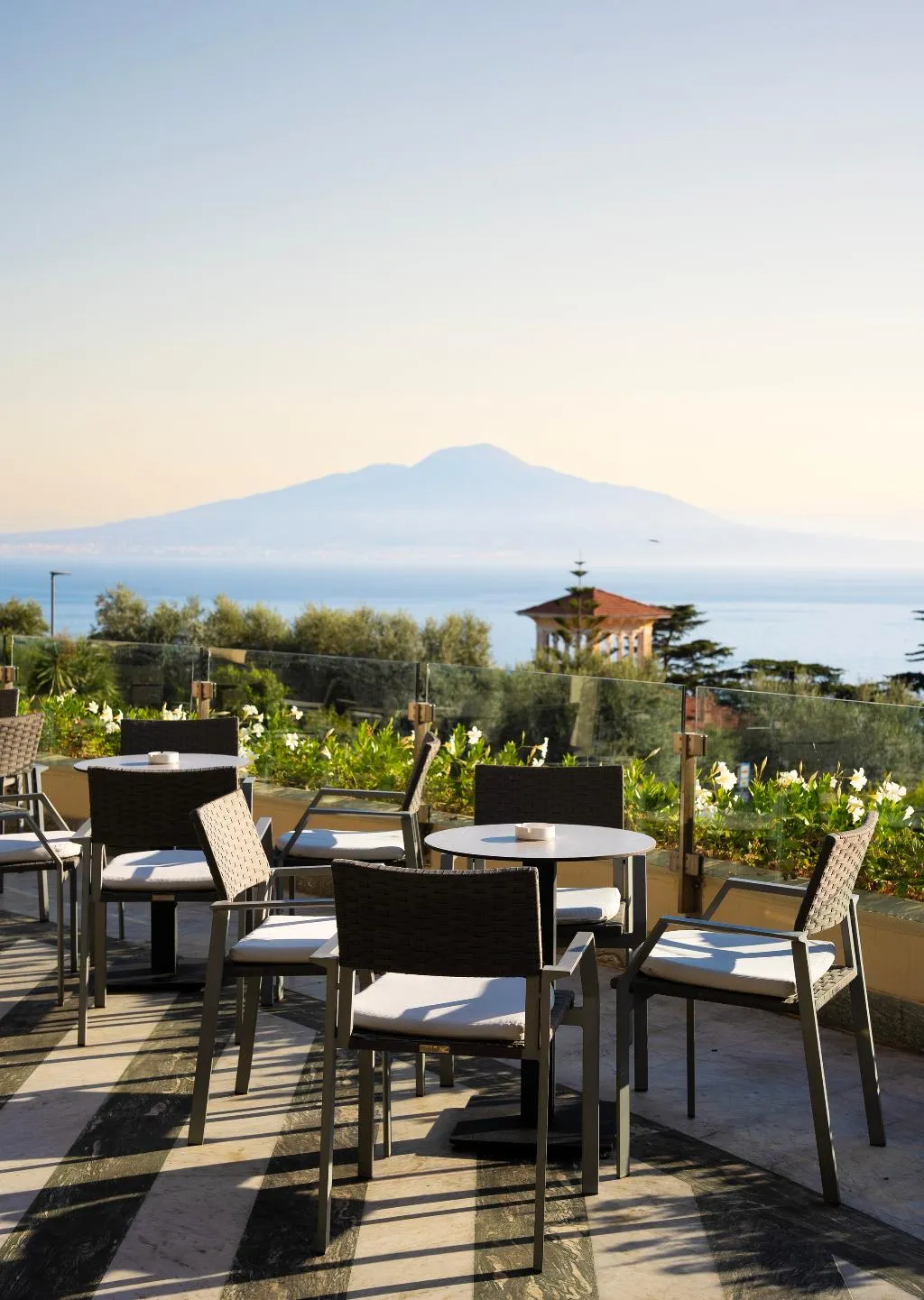 Bar, Grand Hotel Vesuvio, Naples