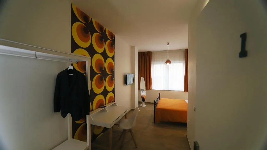 Room, 1970 Rooms, Naples