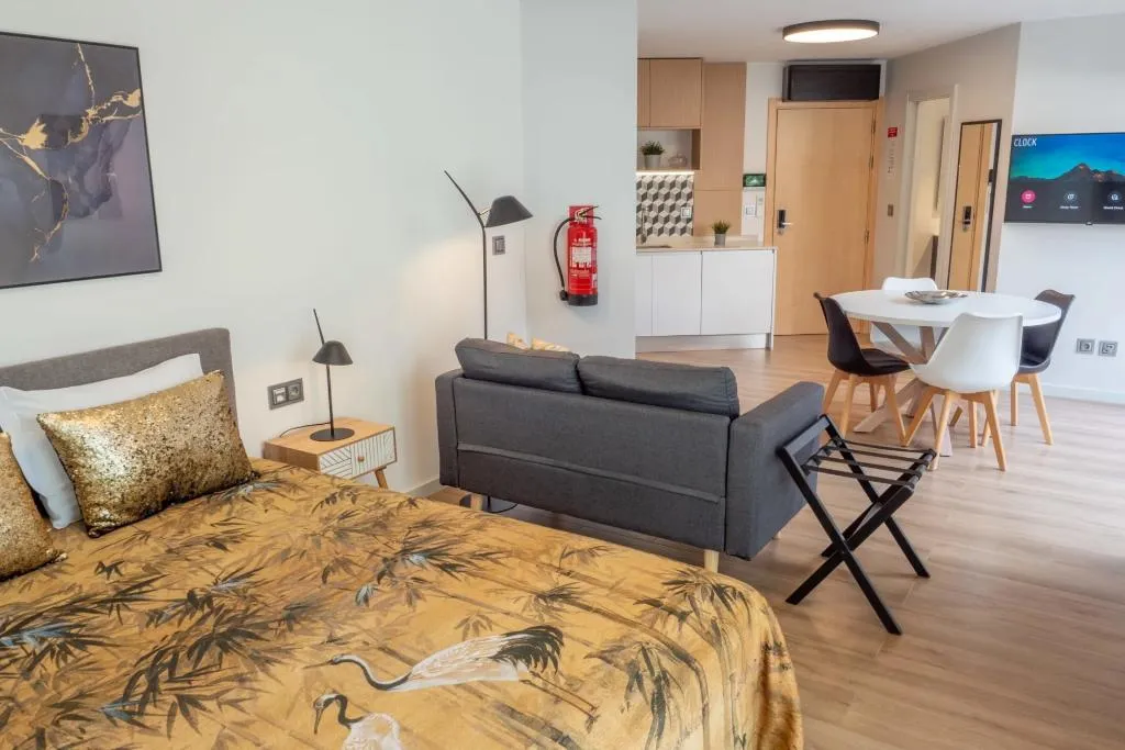 STUDIO DELUXE WITH TERRACE Room, Ria Centrum - Smart Residence, Porto