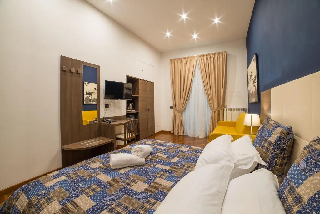 Room, Bed & Breakfast Chiaia 32, Naples