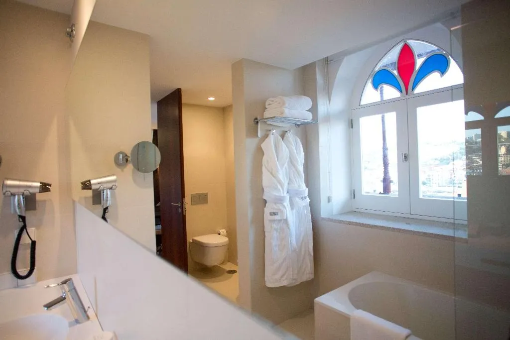 Room, Carris Porto Ribeira, Porto