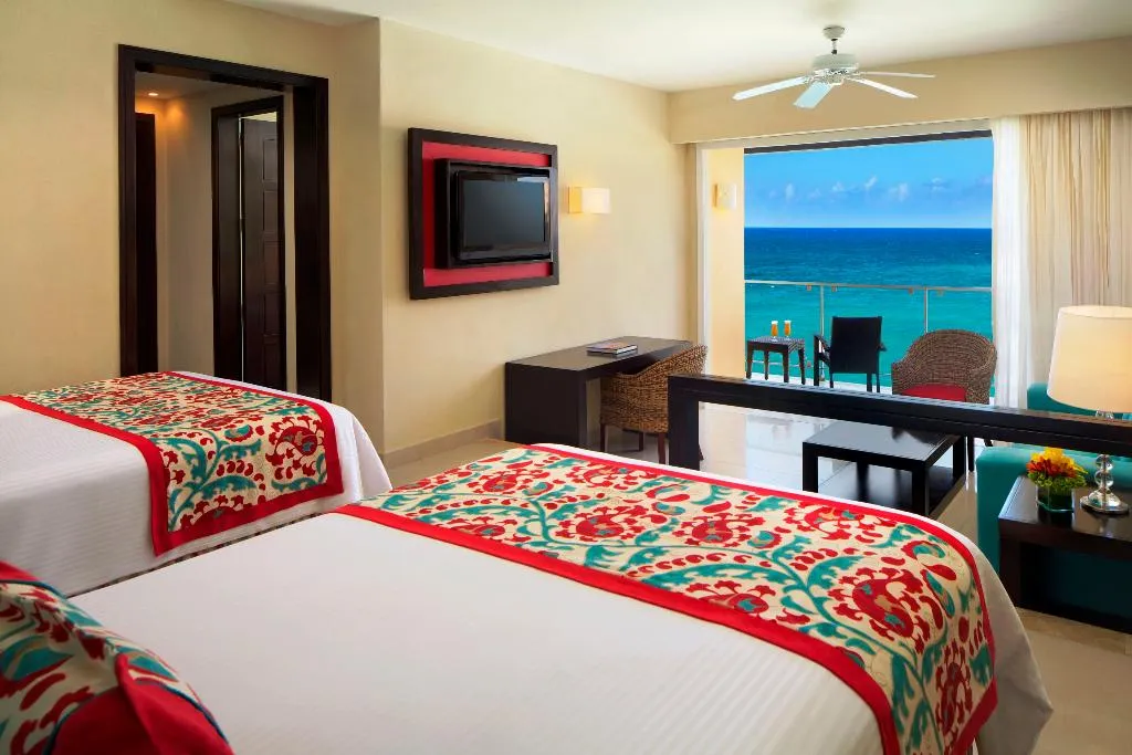 JUNIOR SUITE OCEAN FRONT TWO DOUBLE BEDS Room, Dreams Jade Resort & Spa - All Inclusive, Cancun Area