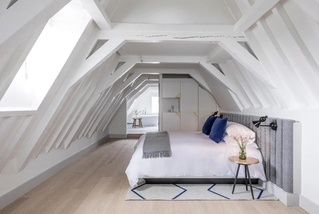 SUITE CITY VIEW KING BED Room, Kimpton De Witt Amsterdam, Amsterdam