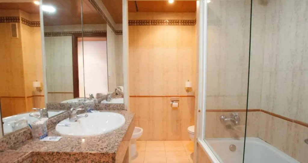 TRIPLE STANDARD Room, Santa Monica, Costa Dorada