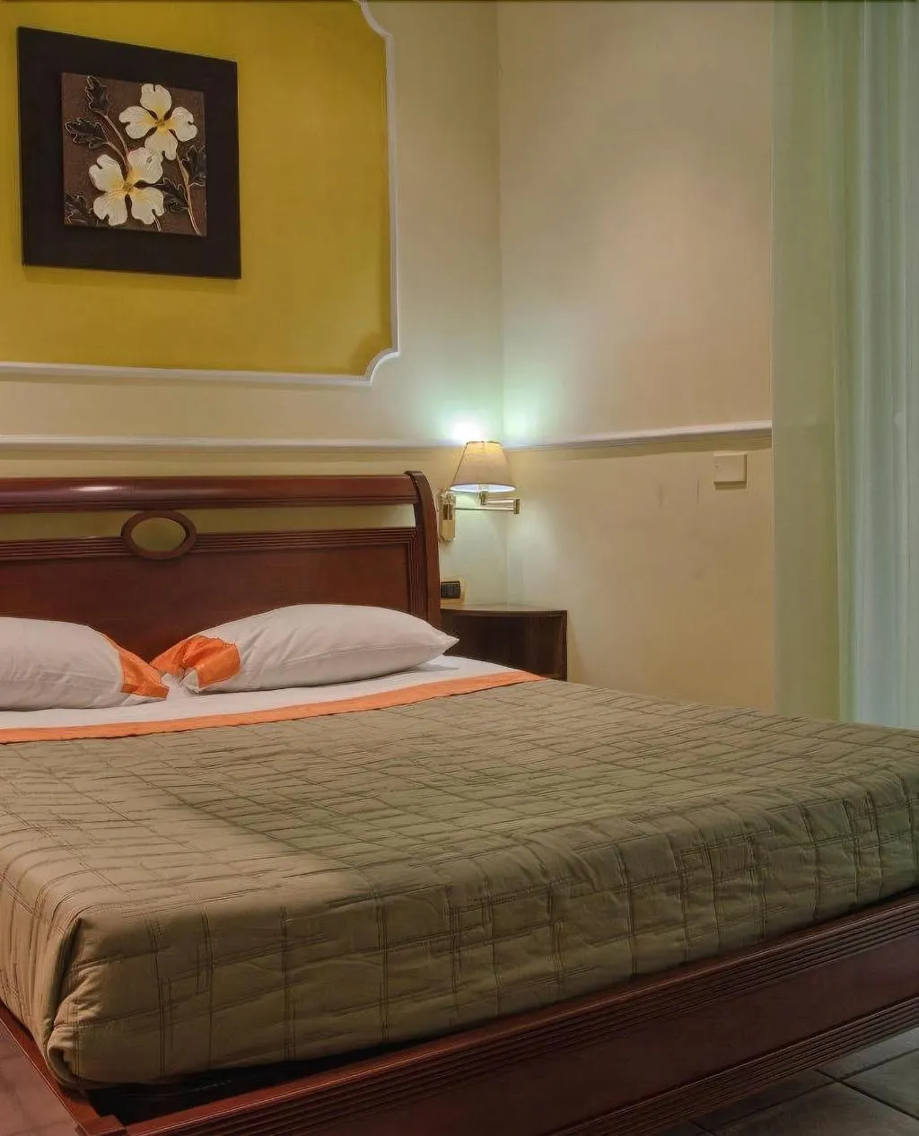 Room, Del Corso, Naples
