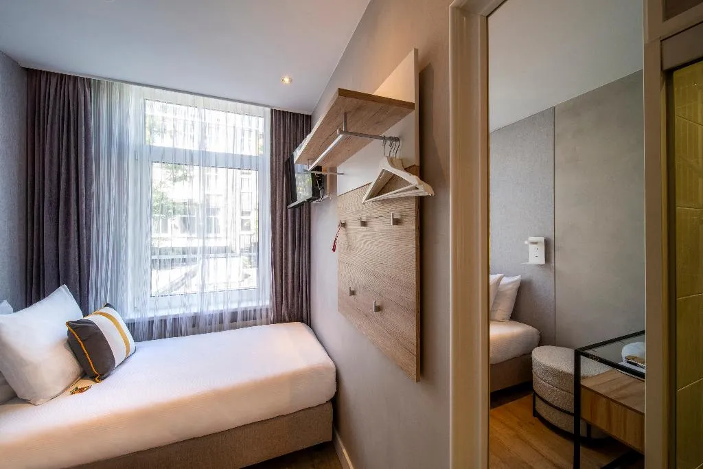SINGLE STANDARD Room, Hotel Jupiter, Amsterdam