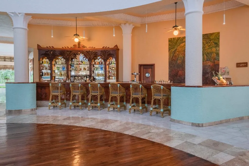 Bar, Iberostar Waves Paraiso del Mar All Inclusive, Cancun Area