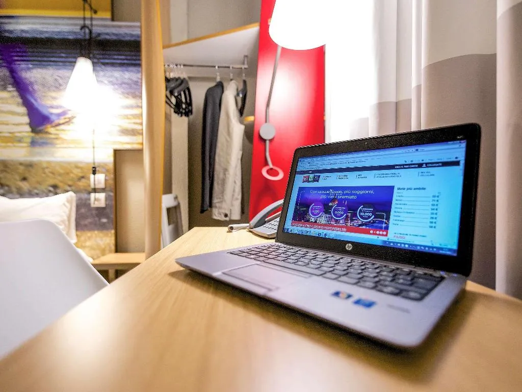 DOUBLE WITH DOUBLE BED Room, Ibis Milano Centro, Milan