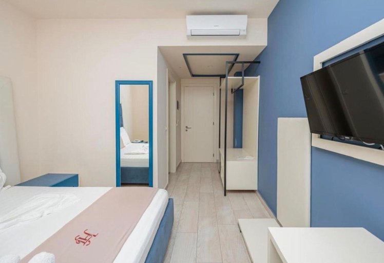 Laid Hotel, Kavaje