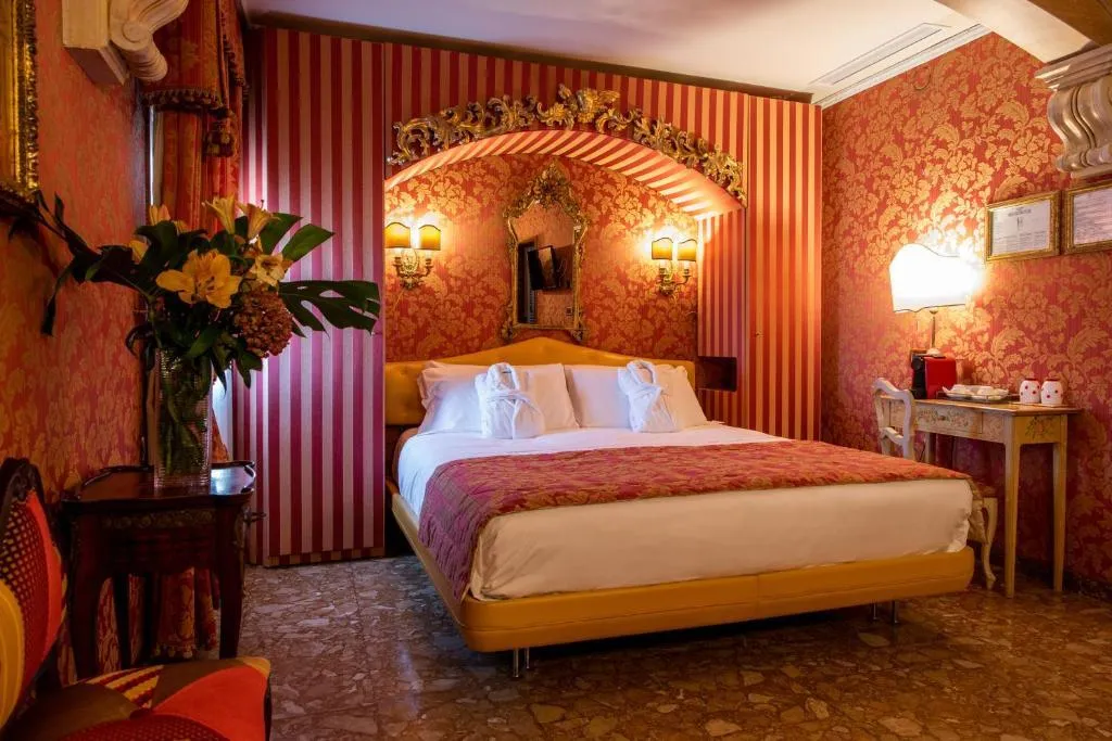 JUNIOR SUITE CAPACITY 4 Room, Hotel Santo Stefano, Venice