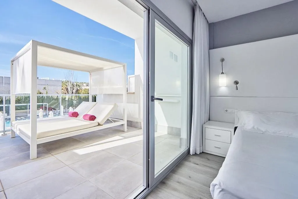 DOUBLE DELUXE POOL VIEW Room, Astoria Playa, Majorca