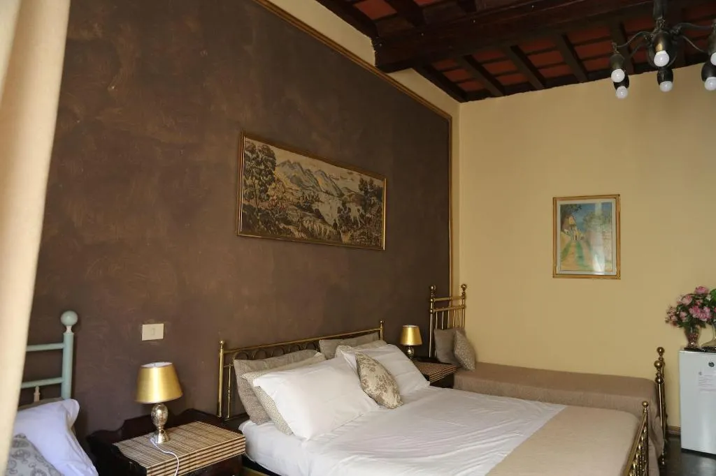 Room, Riverbanks, Florence