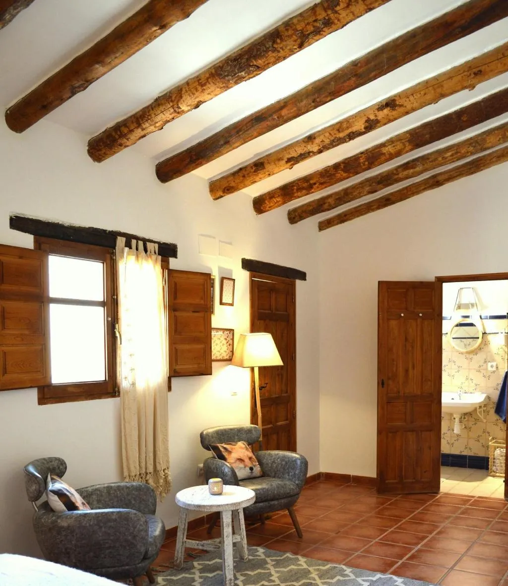 Room, Benali, Valencia