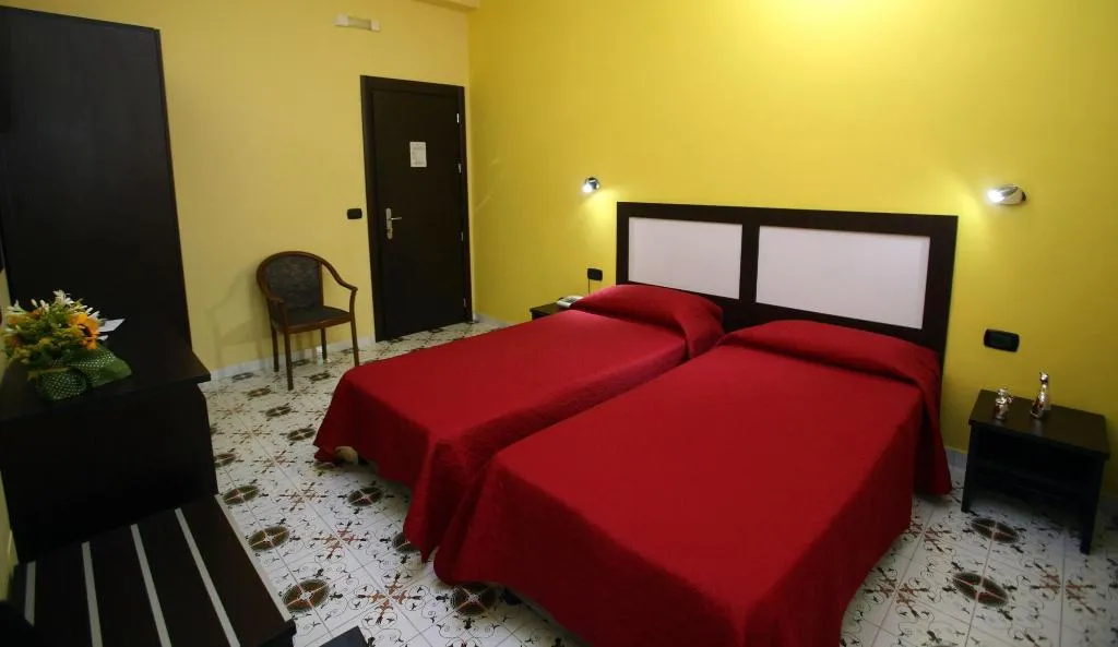 Room, Hotel Del Sole, Naples