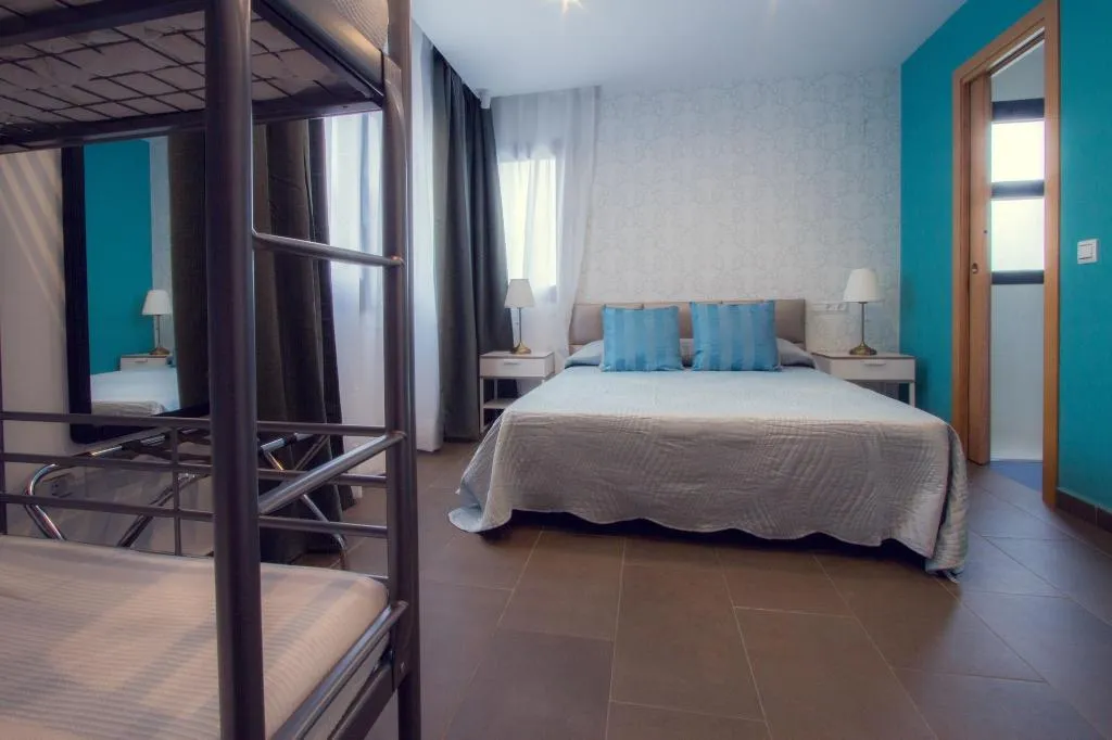 Room, Pixel, Costa Del Sol