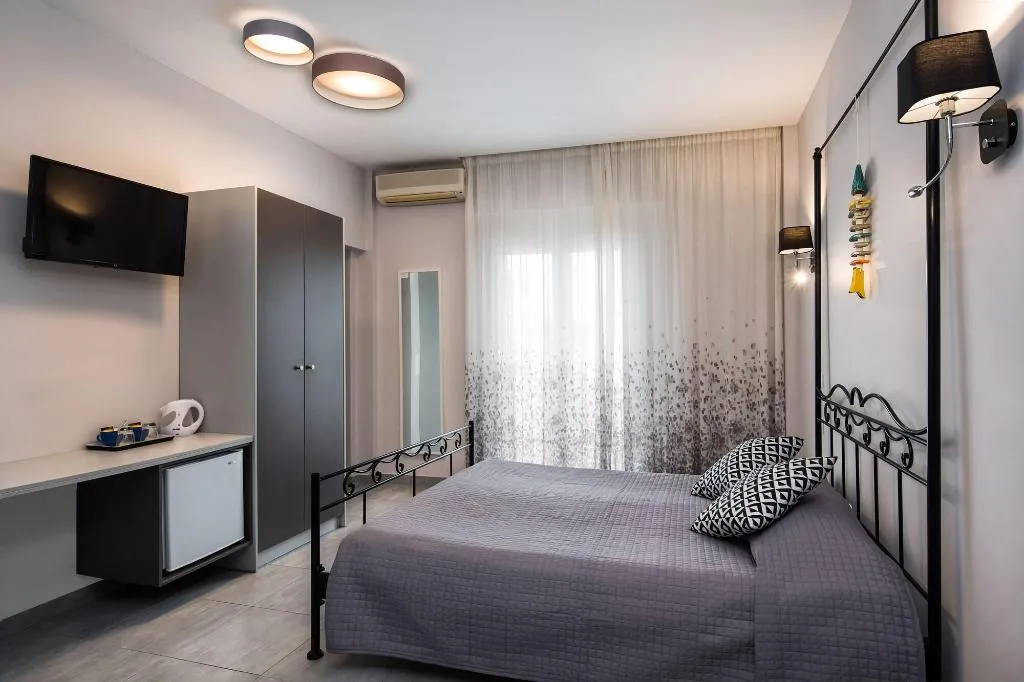 Room, Summertime, Santorini