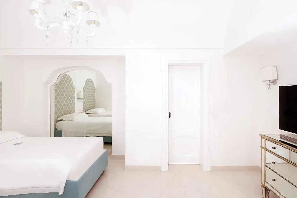 Room, Villa Boheme Exclusive Luxury Suites, Naples