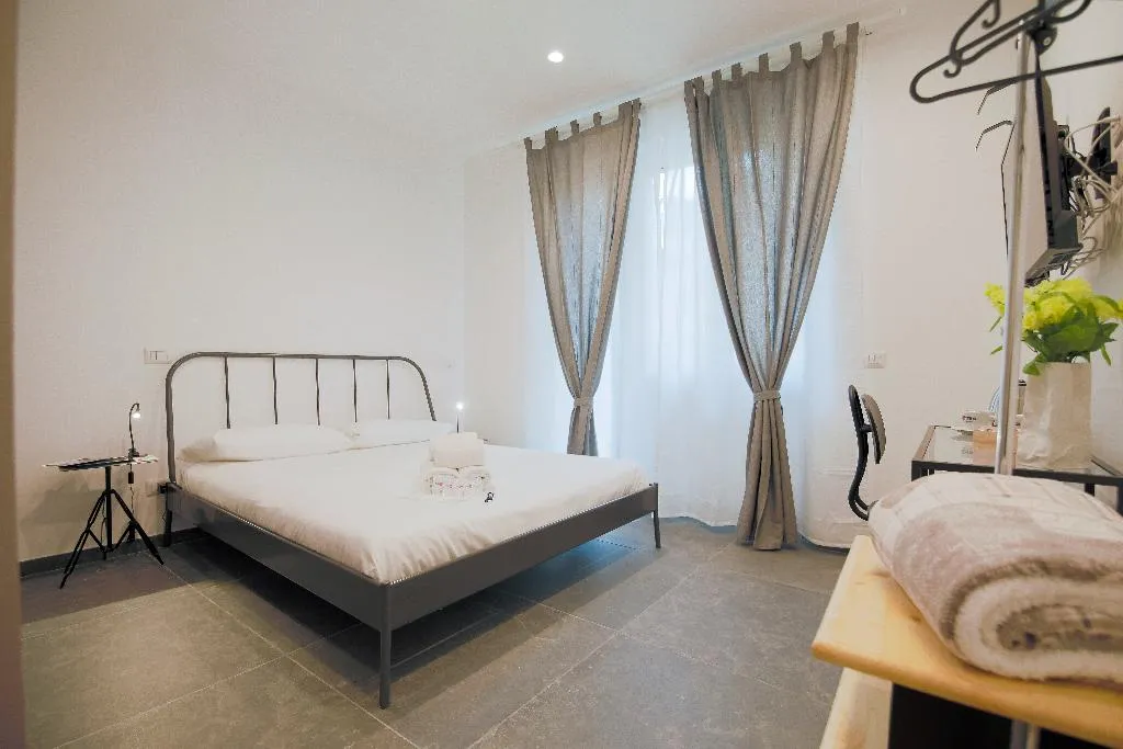 DOUBLE BASIC Room, Quattro Briganti, Naples