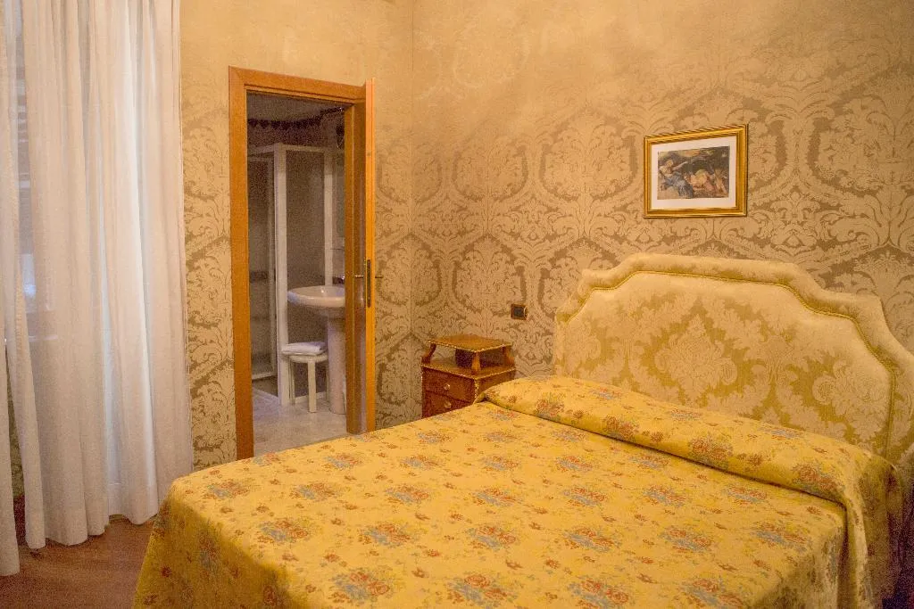 DOUBLE ECONOMY Room, Turner, Rome