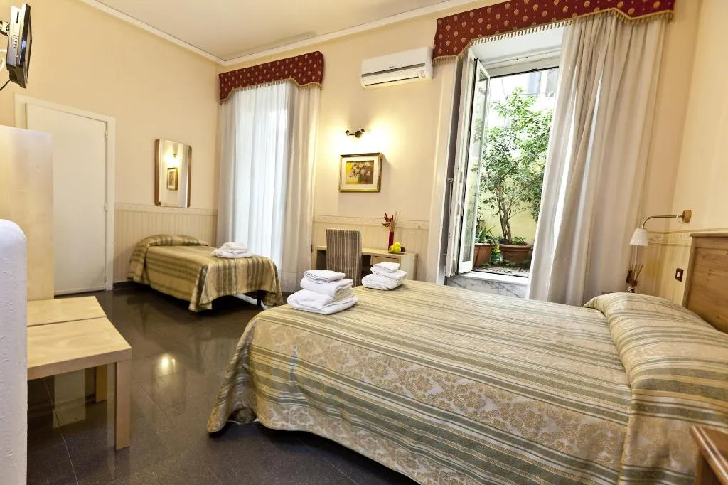 Room, Medinaples, Naples