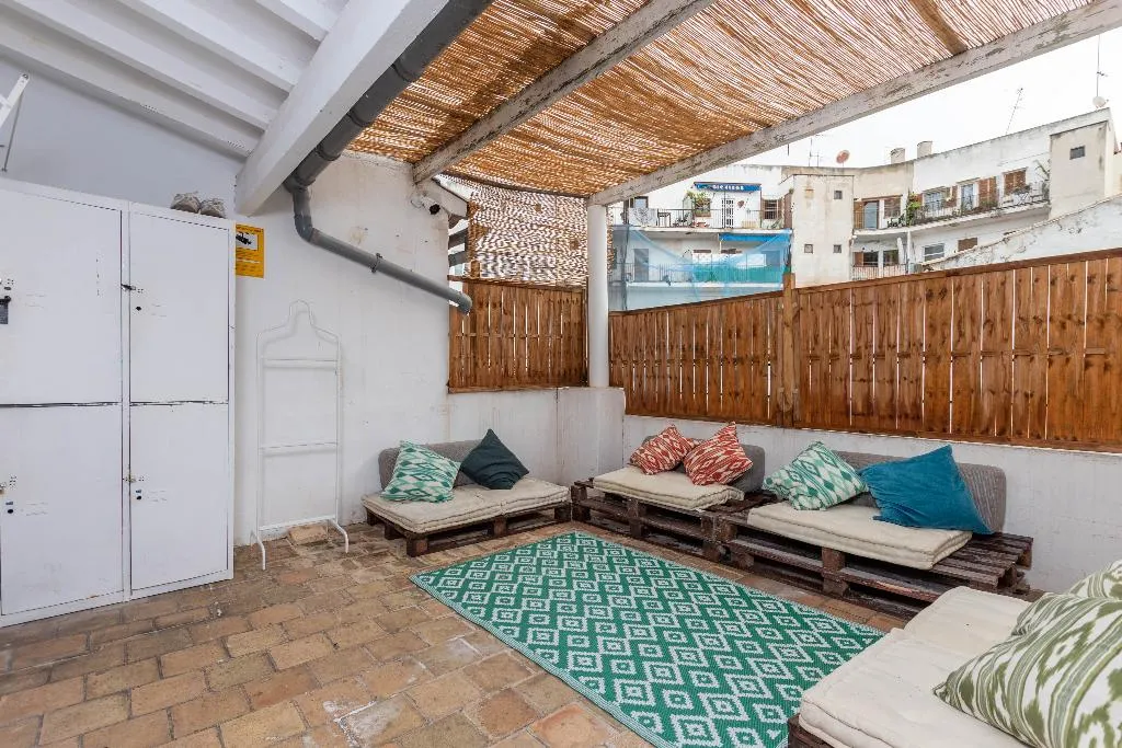 Terrace, Urban Hostel Palma - Albergue Juvenil, Majorca