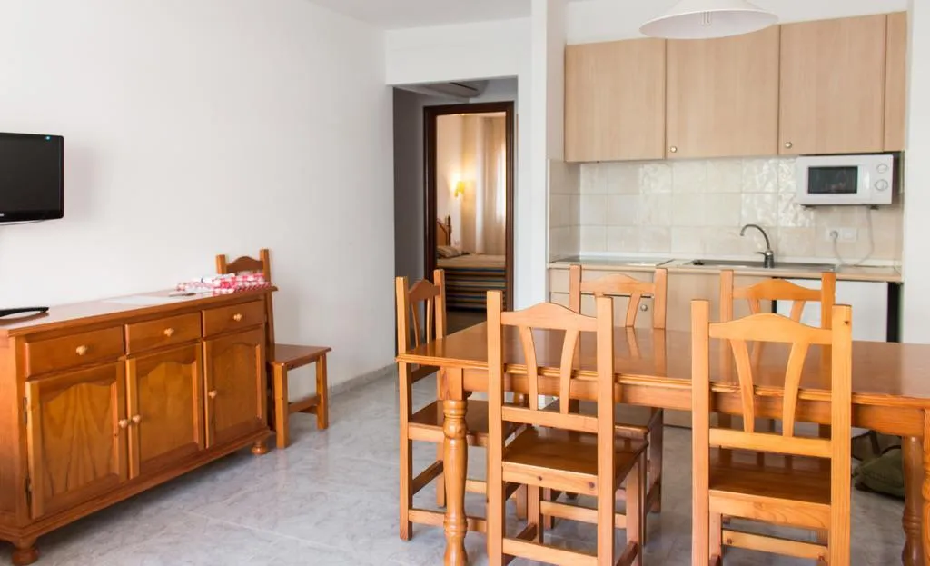 APARTMENT CAPACITY 6 TWO BEDROOMS Room, Comte d'Empuries, Costa Brava
