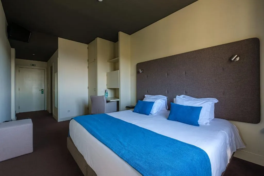 Double or Twin DELUXE SEA VIEW Room, Vilar Oporto Hotel, Porto