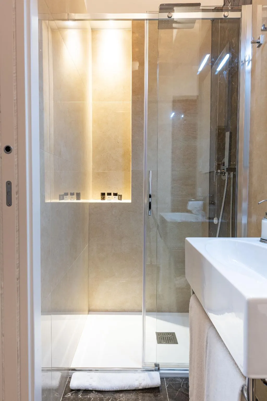 APARTMENT CAPACITY 6 Room, Kairos by Florence Art Apartments, Florence