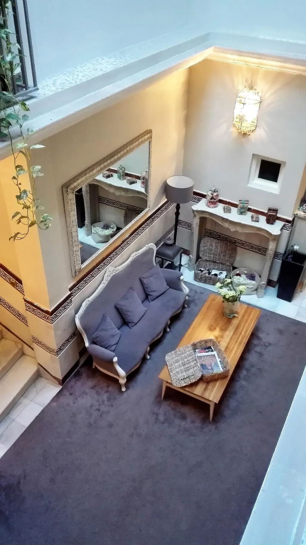 Lobby, Le Petit Paris, Seville