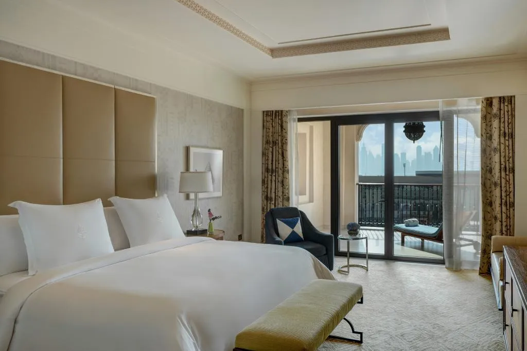 SUITE KING SIZE BED Room, Four Seasons Resort Dubai at Jumeirah Beach, Dubai