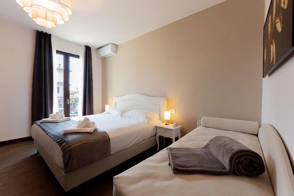 TRIPLE SUPERIOR Room, Hotel Gardenia Sirmione, Milan