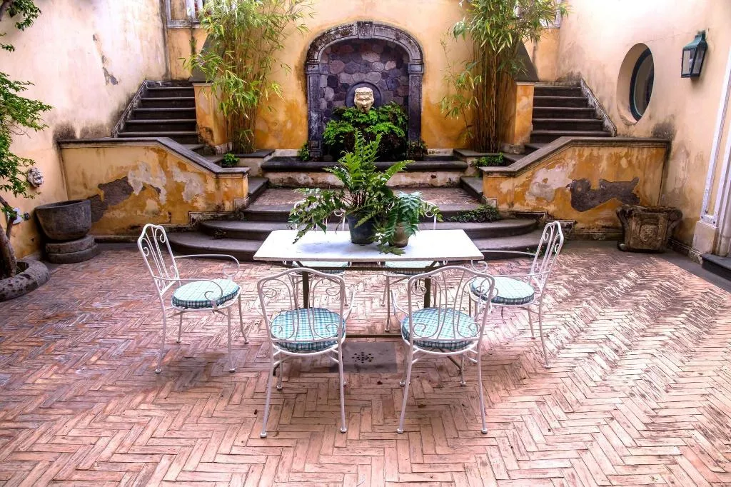 Room, Villa Gallone, Naples